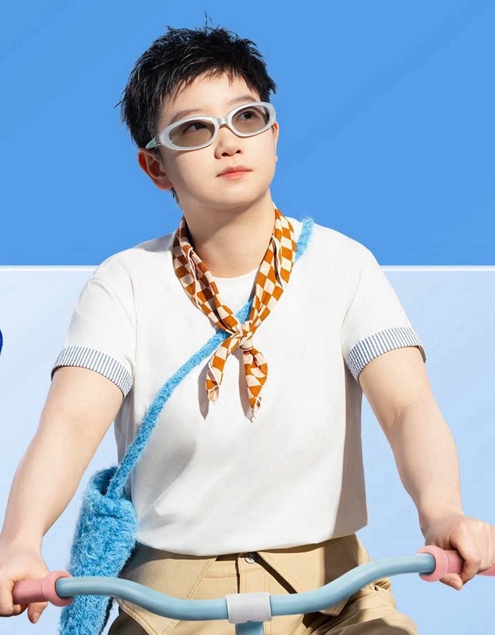 冠军与学霸双buff叠满！孙颖莎王曼昱穿学士服拍毕业照，9月携手进清华深造，比赛