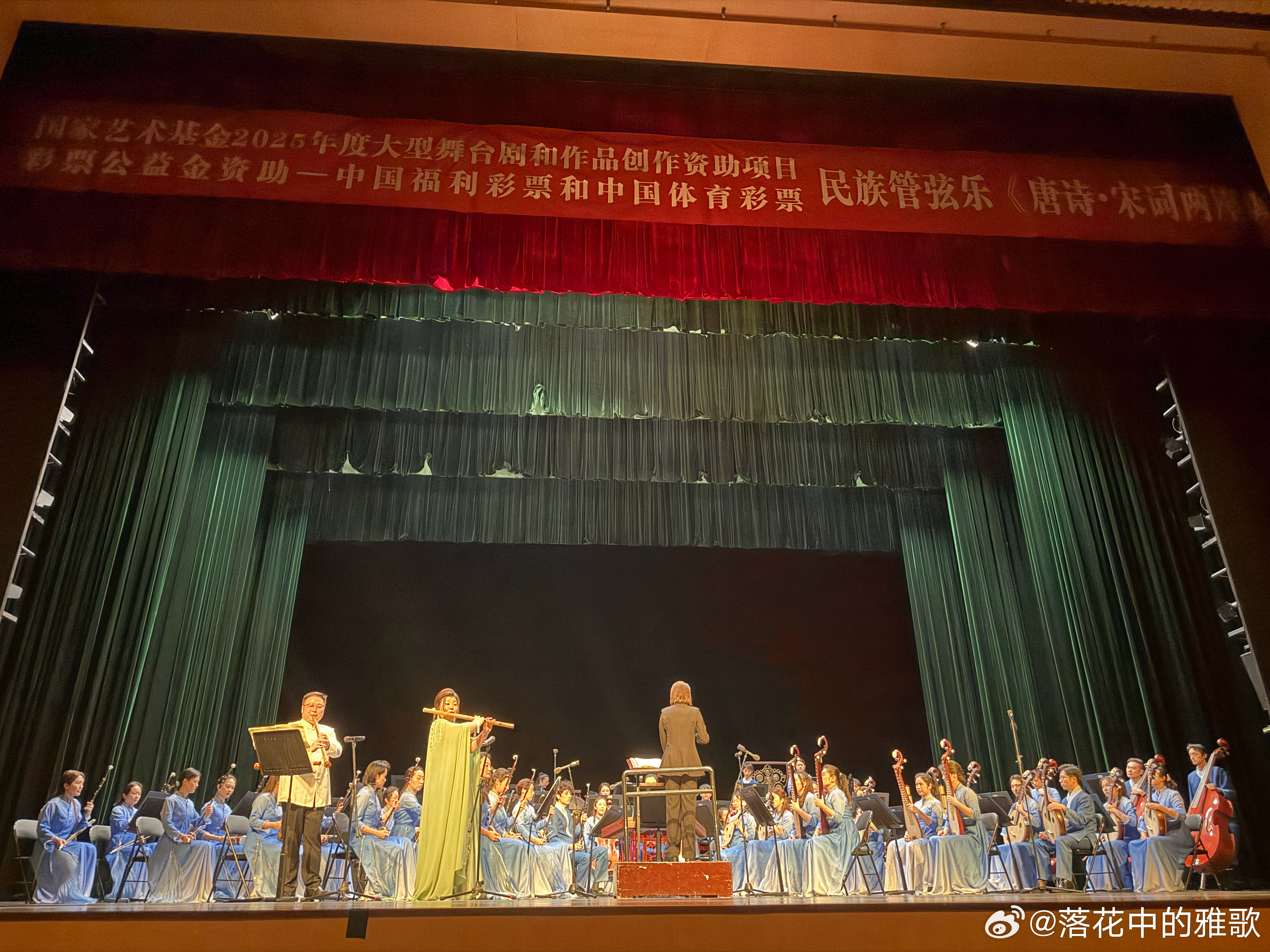 哪怕多2000元给黄牛依然买不到李健上海演唱会的票，而我酒店已经不能退了，就依然