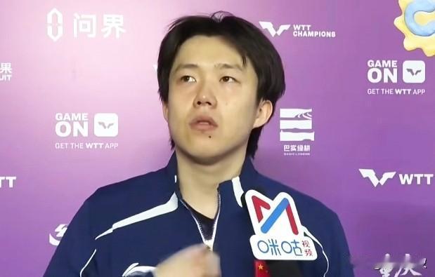 王楚钦惊险拿下第二局后，王皓如何布置的战术？扭转了不利局面。
看王楚钦采访时，他