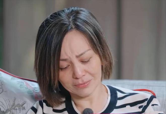 王琳在综艺节目中自曝被17岁儿子殴打至牙出血，母子关系糟糕，难以沟通。她坦诚自己