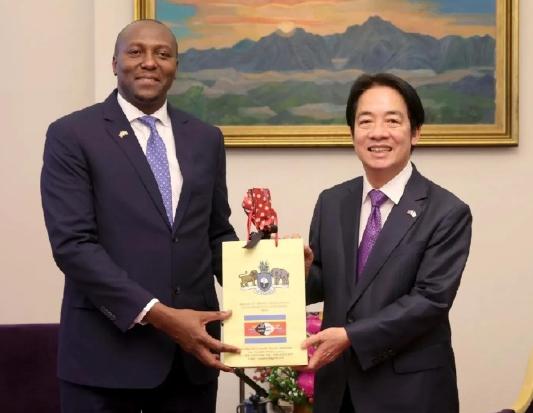 被发展红利抛弃后觉醒，小国抉择撕开台独外交真面目。

很多人看不懂小国的外交选择