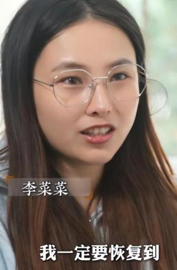 浙江，95后女孩患不死癌症，瘫痪在床，家人放弃让其自生自灭！女孩不认命，坐着轮椅