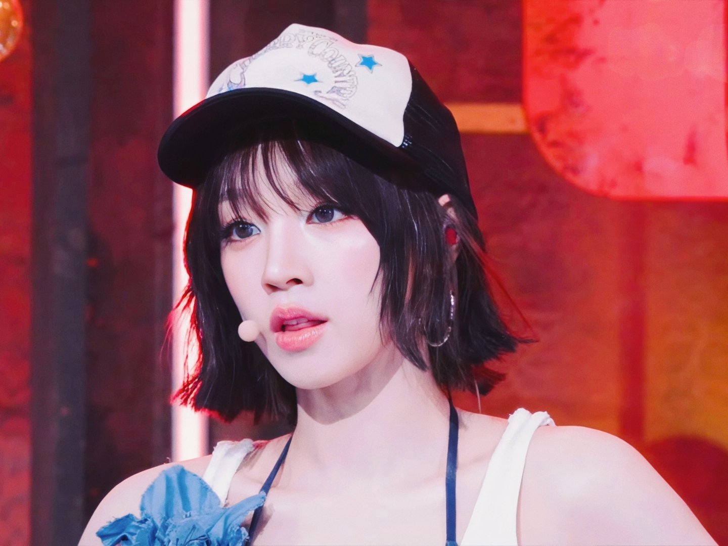 发现咱家杂志是真不爱催哈哈哈哈哈哈哈 都没刷到一条
