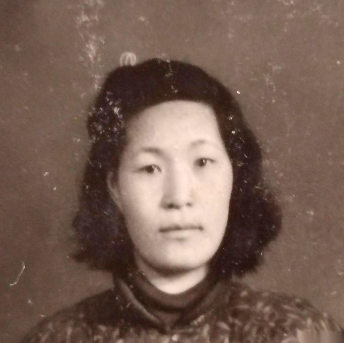 我妈最后一次见我姥姥，是姥姥亲口把她“赶”走的。
你听着是不是特奇怪？
九几年吧