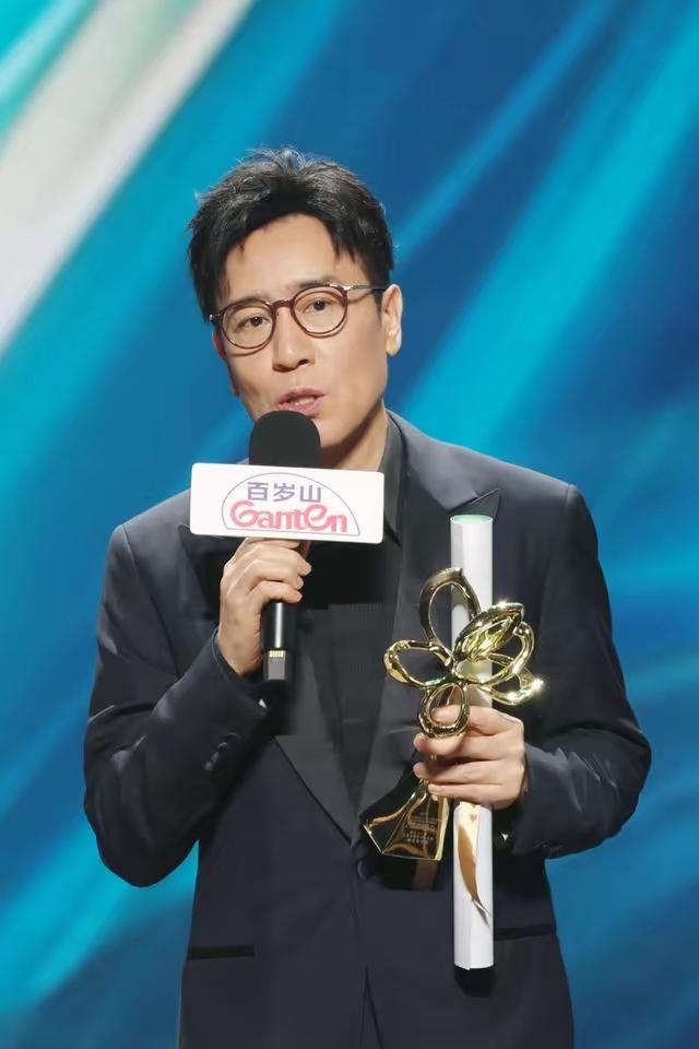 于和伟说：我们来这个世界的时候是不得不来，离开的时候也是不得不走，中间这段时光就