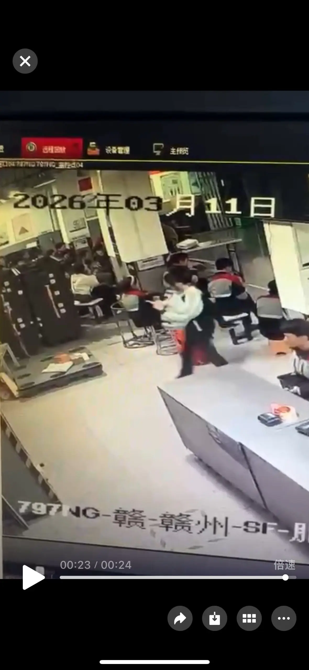 能不能把你偷的裙子还给我 我只是一个可怜的打工 社畜 挣点钱买裙子我容易吗。。。