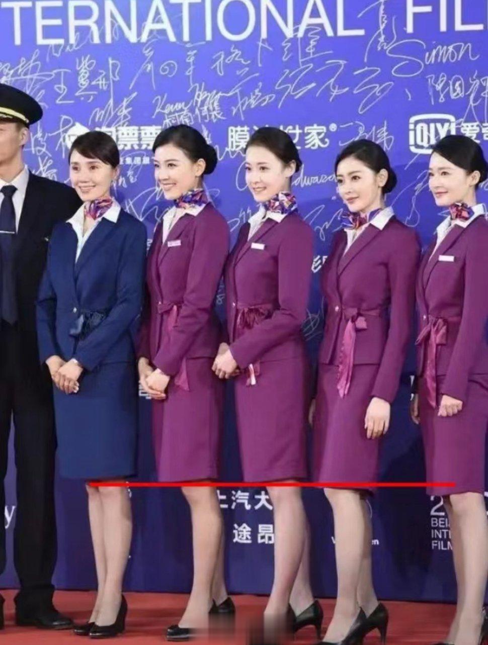 原本以为李沁张天爱够美了，再看一眼才发现袁泉才是腿精天花板。 ​​​