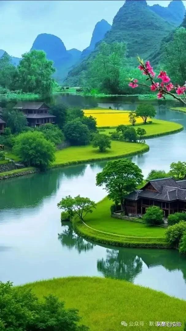 上联:笔墨荣华难富贵
下联:田园心境易逍遥
横批:安贫乐道
