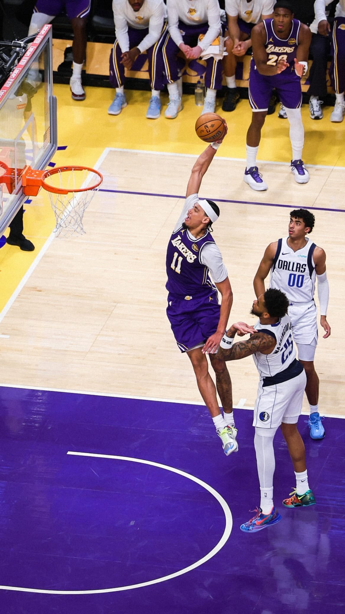 哥俩都很重要。洛杉矶湖人