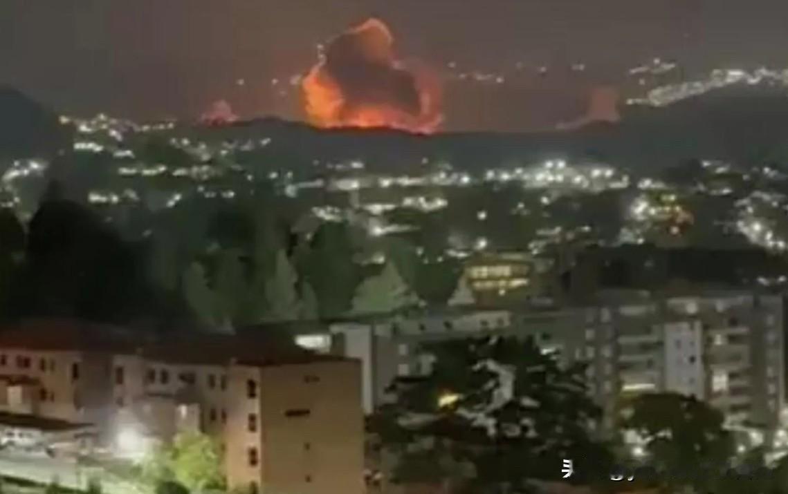 《纽约时报》1月3日引述委内瑞拉目击者话报道：
     委国防部所在地、位于加