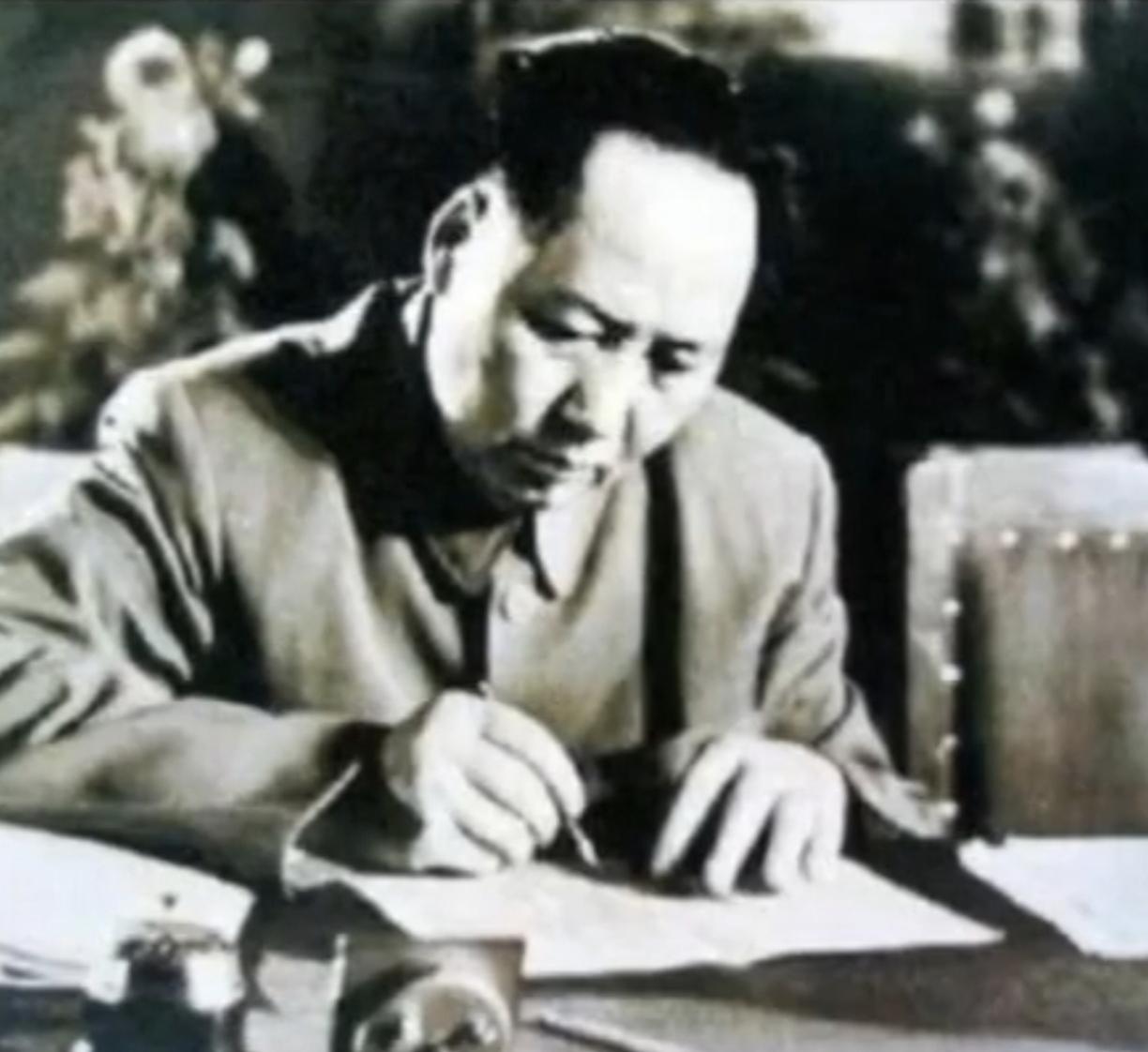 浴血奋战，推翻了帝国主义，封建主义，官僚资本主义统治，一九四九年建立了新中国，实