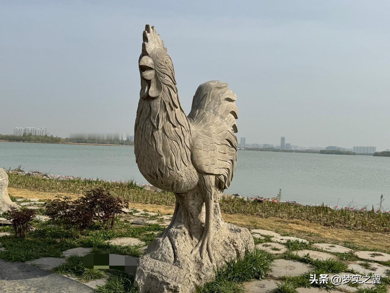【小对联】
上：……？
下：求全。