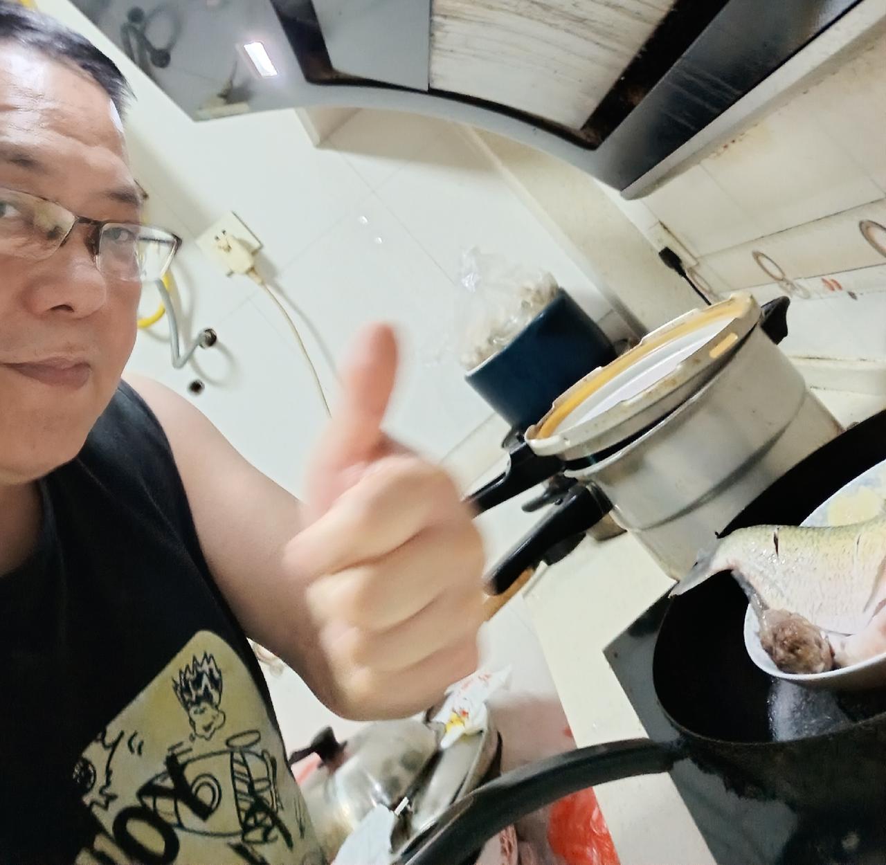 咋晚，在麻将房待了一个小时就回家，总感觉浑身还是一股烟味。

我楼下小区这家麻将