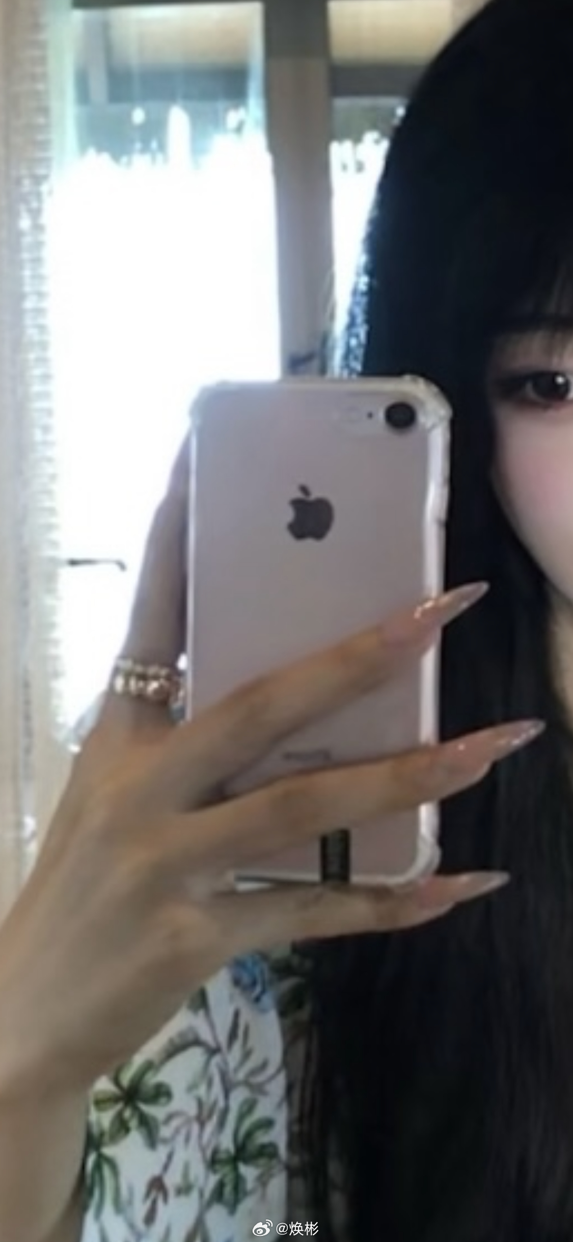 刷到一个好看的小姐姐还在用home键iPhone！ 