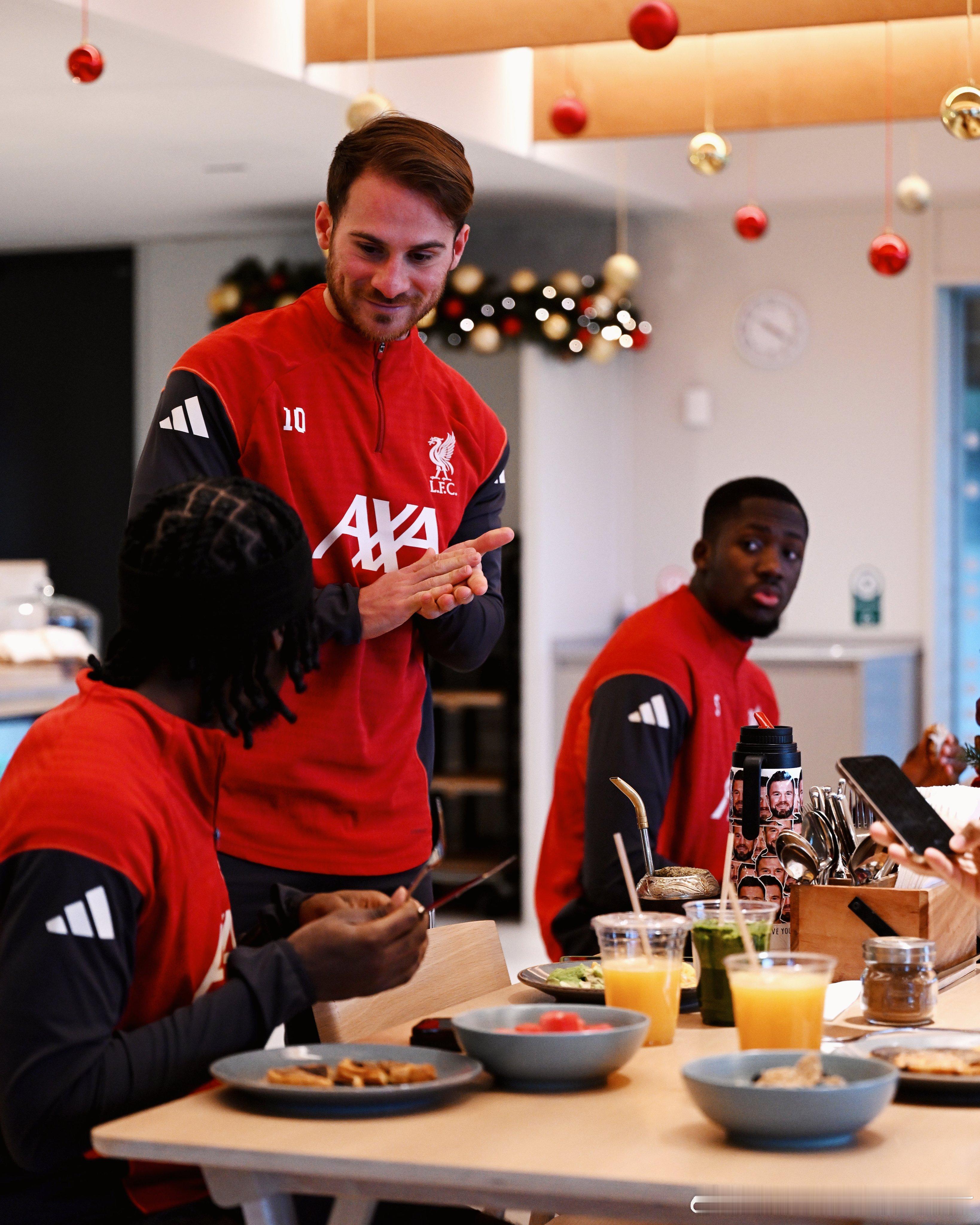 《大家一起包饺砸！》.jpg利物浦 利物浦买人了吗