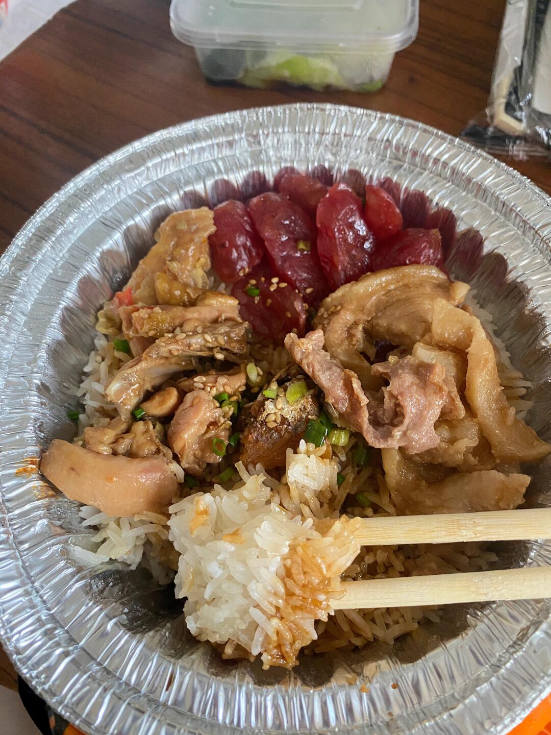 不是开玩笑！！真的是最近吃到最好吃的煲仔饭