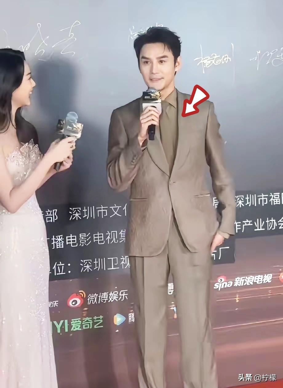 真的搞不懂王凯。
明明都已经是45岁的人了，
皮肤松弛，身材走样，发际线后移等等