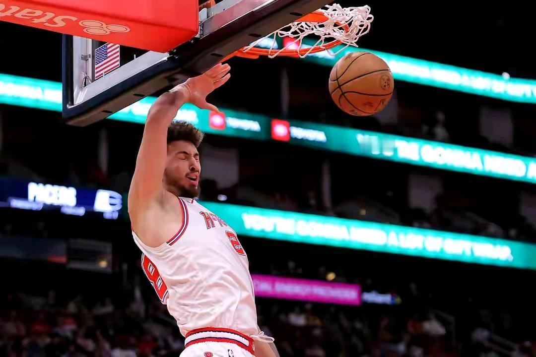 火箭会交易场均21.1分的申京，用探花签选个中锋，继续重建吗？
第一，申京虽然防