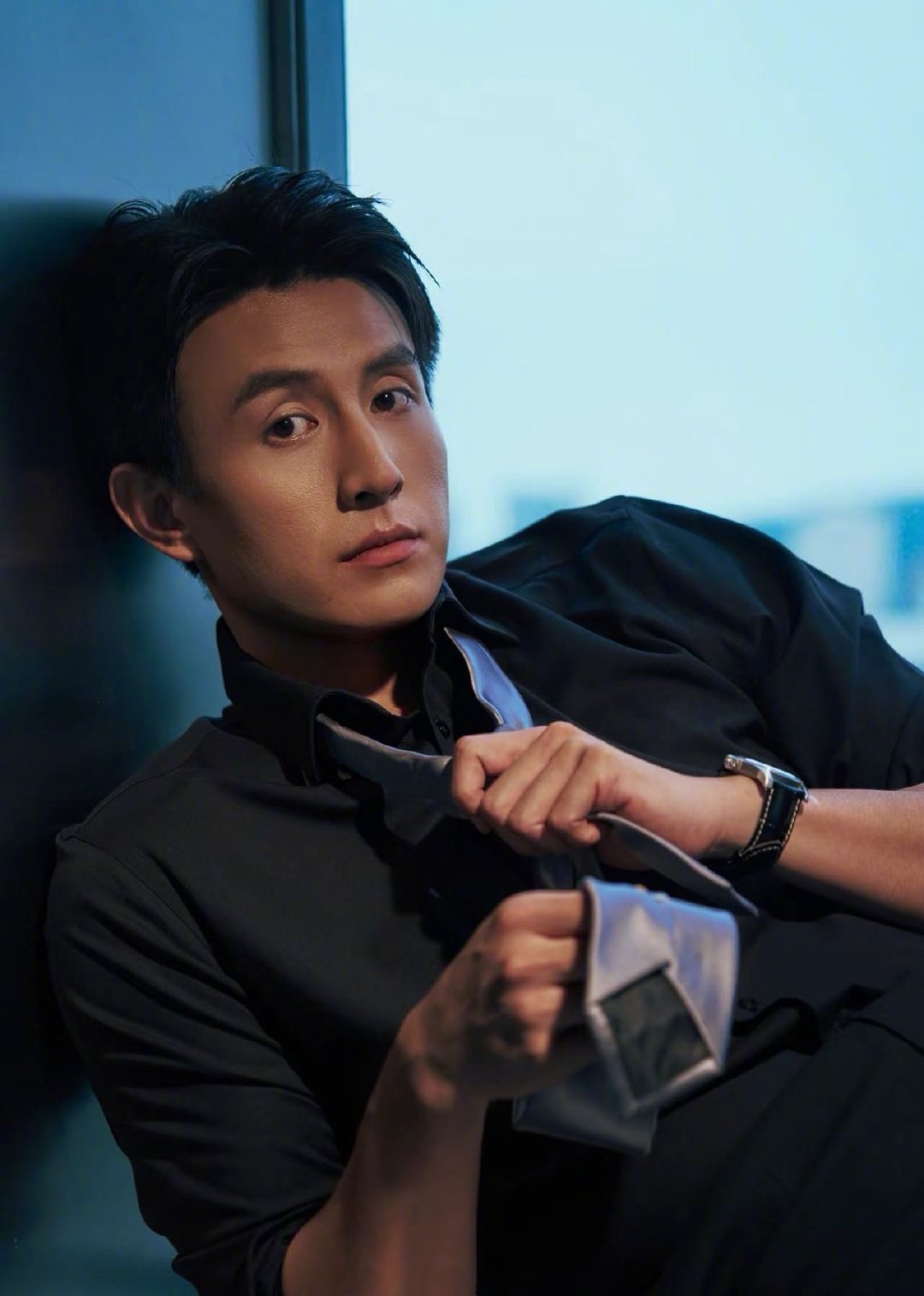 现在男生都比女生会护肤了刘萧旭状态也太能打了，凭借《盛夏芬德拉》圈粉无数。清爽利