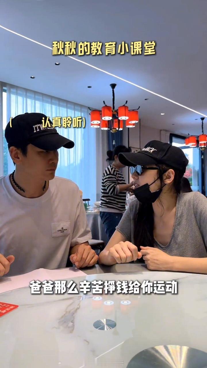 秋瓷炫带儿子探班于晓光  秋瓷炫儿子中文进步了 语言环境很重要，儿子中文进步很多
