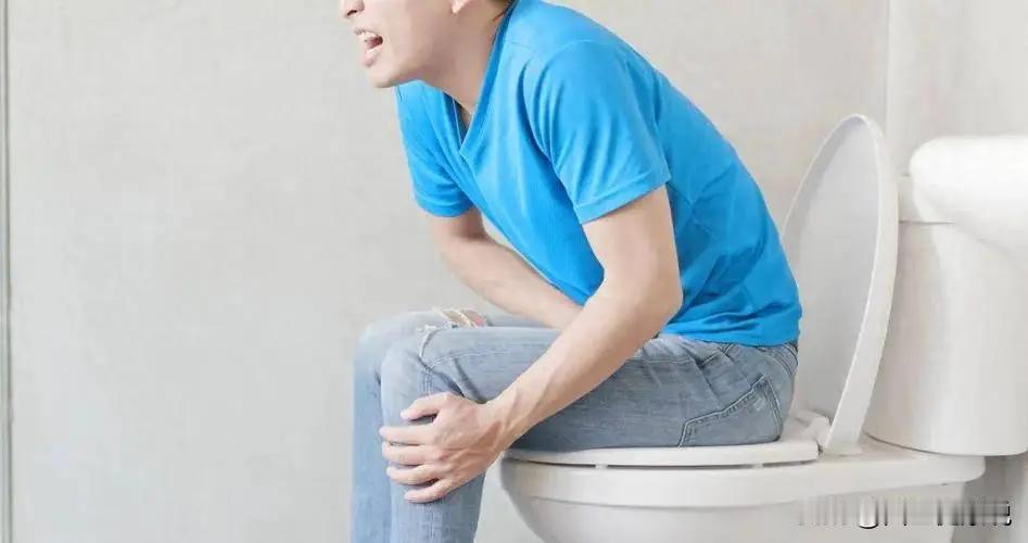 人要无病，肠就要干净。
说的是你肠中里头不要积大便，积大便脸色会变黑，心脏会扭曲