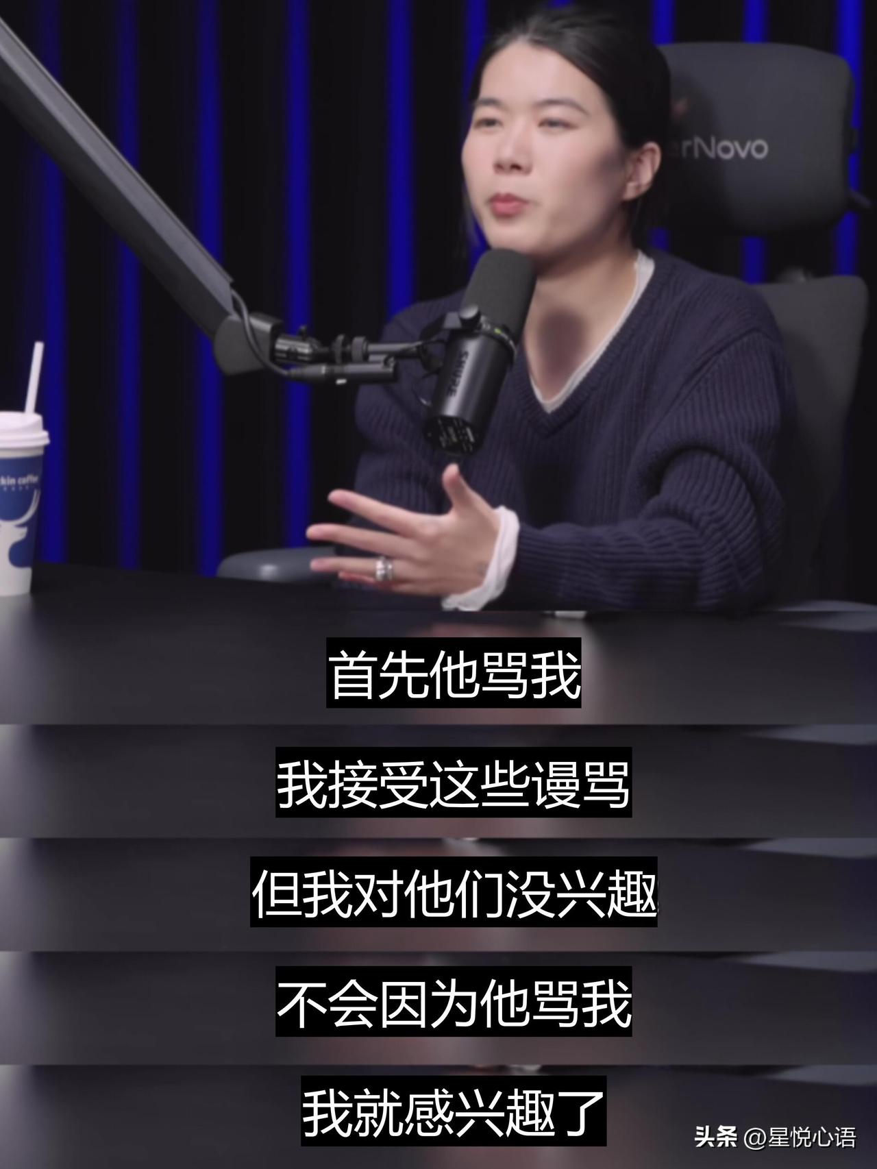 杨笠的清醒，真的太超前了

最近重看杨笠和老罗的对话。
越品越觉得，笠姐的通透，