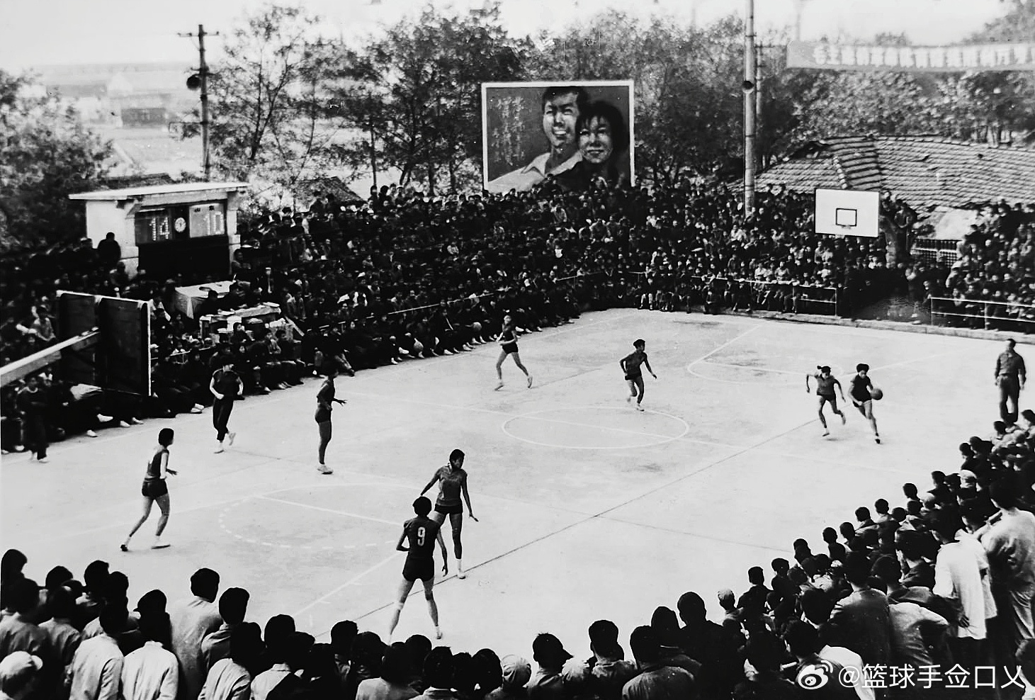 1973年全国篮球联赛第二阶段杭州赛区，各队坚持体育为广大工农民服务原则，将一些