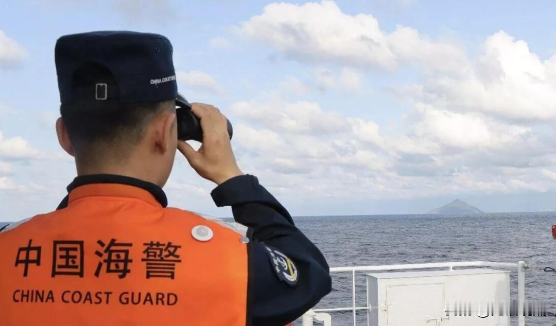 【多国站台撑腰！菲防长叫嚣硬碰硬，中秋上门挑衅，中国直接黄岩岛军演，成全他！】