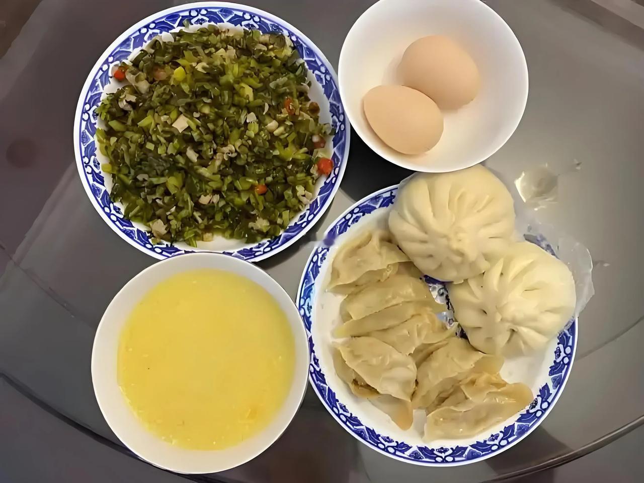 妈妈做的早餐，好有食欲，谢谢妈妈做的饭！