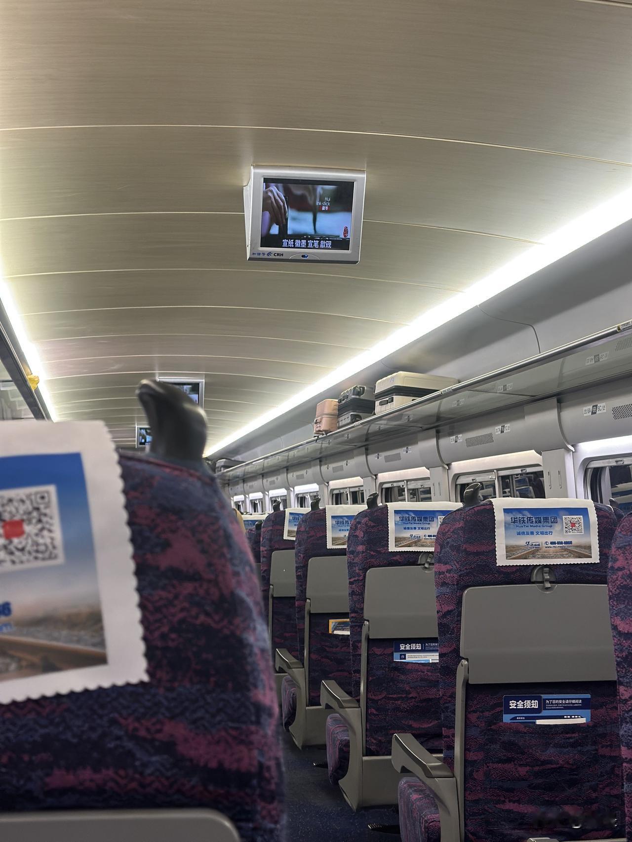 今天到火车站有点早，那就去吃个早餐吧。自选早餐，茶叶蛋4元一只，小米粥10元一小