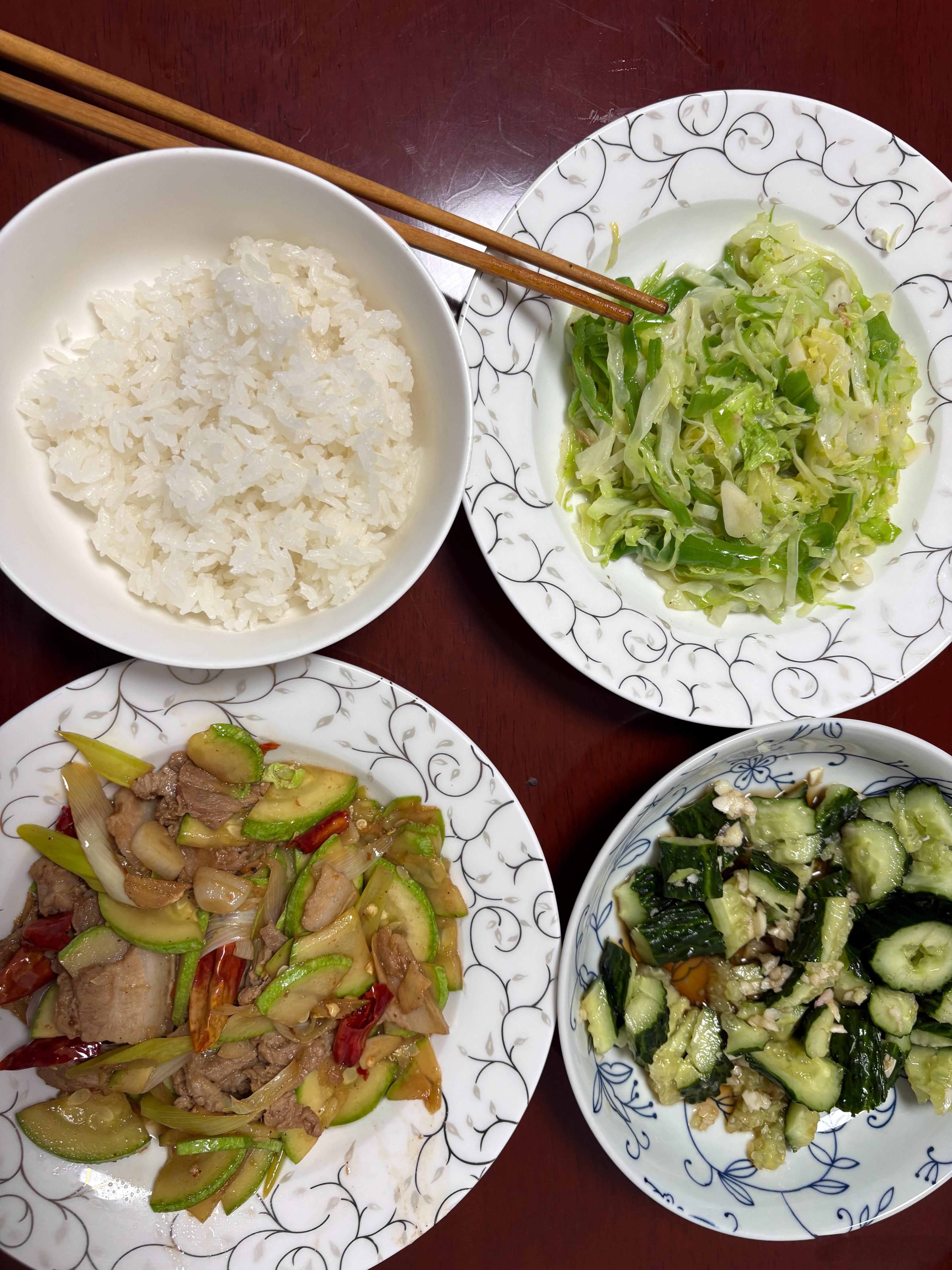 钱花光。回家只能自己动手，吃平常饭了。 ​​​