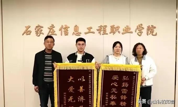 2024年，河北2名大学生坐网约车，然而刚走1公里，司机就把车停在路边，对他们说