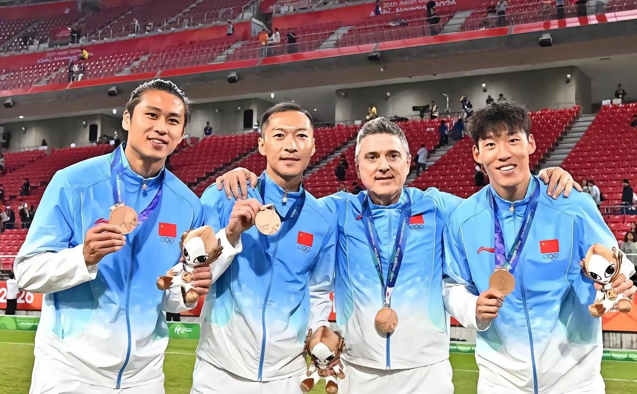 张玉宁，吴曦，朱辰杰，3位国字号球员随∪23国家队参加了名古屋亚运会。他们3位球