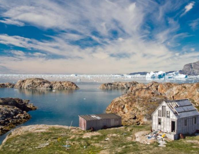 表面看，丹麦在格陵兰问题上守住了底线，主权没有出售，国旗仍然飘扬。
但在现实层面
