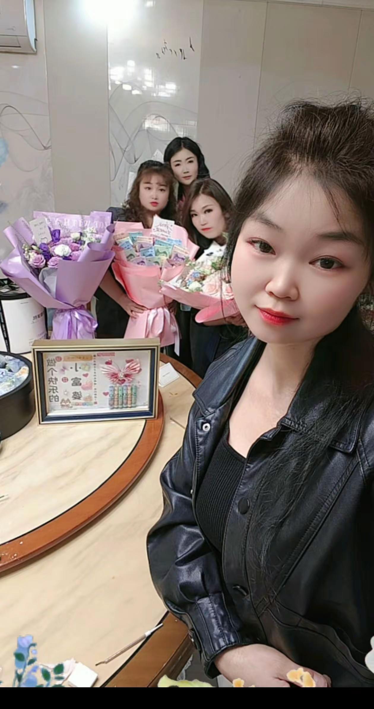 何其有幸有缘做姐妹👭祝我们往后顺风顺水，快乐加倍暴富暴美