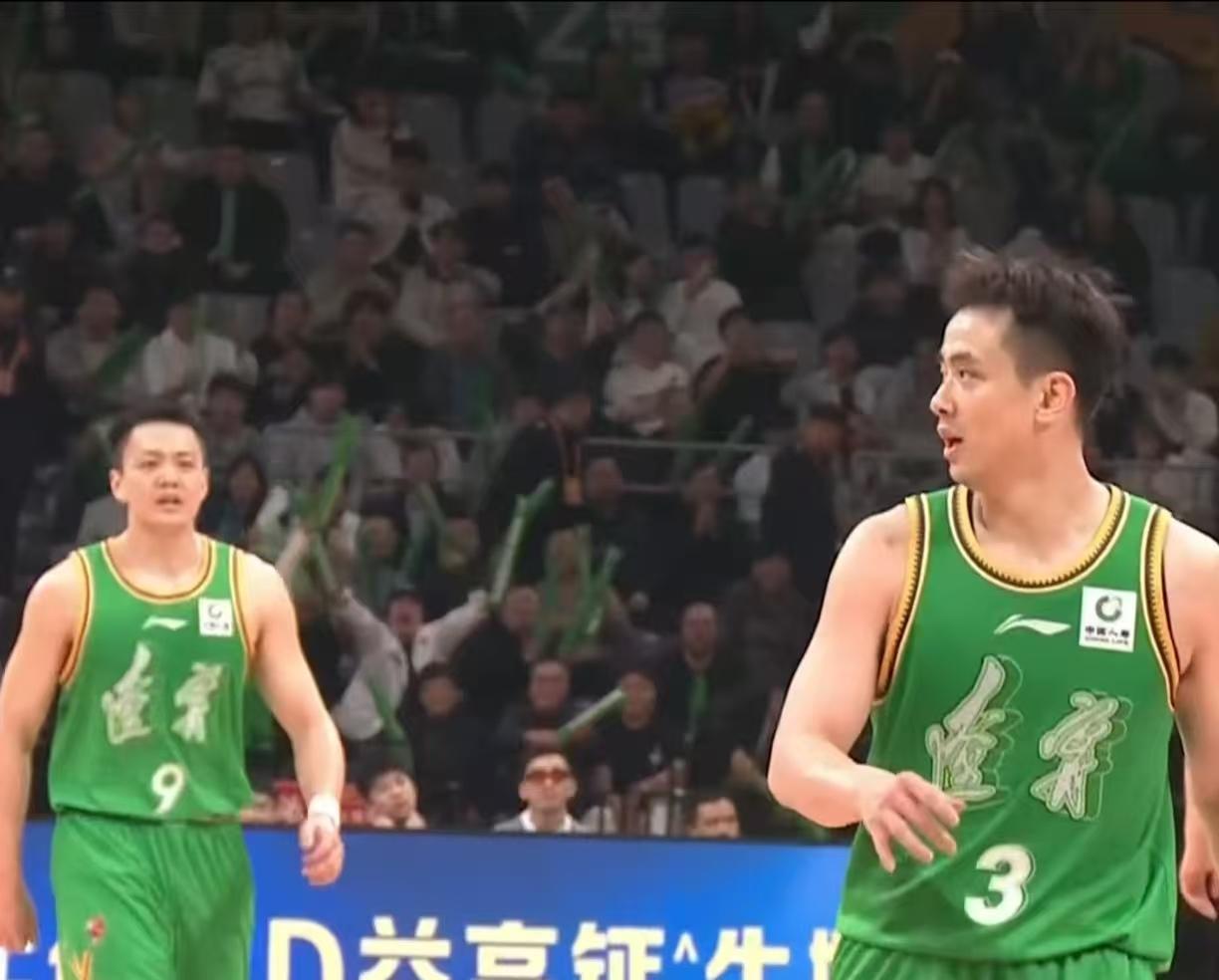 姜宇星在辽宁队打球很轻松！每场只需要上场十多分钟就能拿到550万的年薪，这可能就