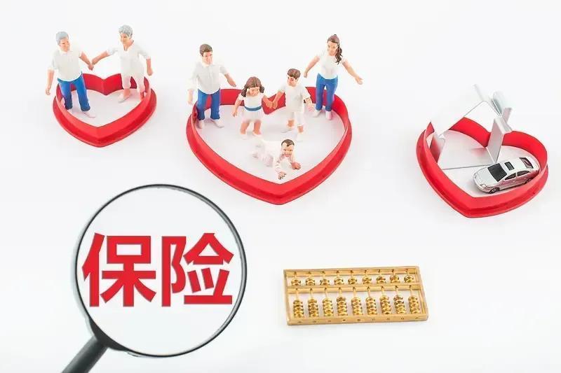 存钱和买保险，这俩谈不上谁绝对靠谱，它们是理财界的“黄金搭档”。
存钱像前锋，能