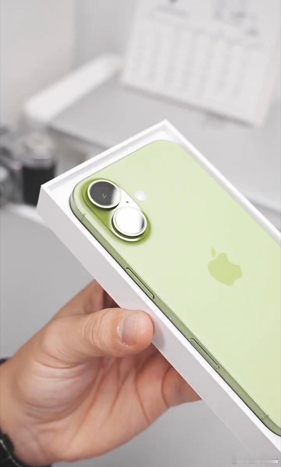 iPhone 17 绿色机模来了 ​​​