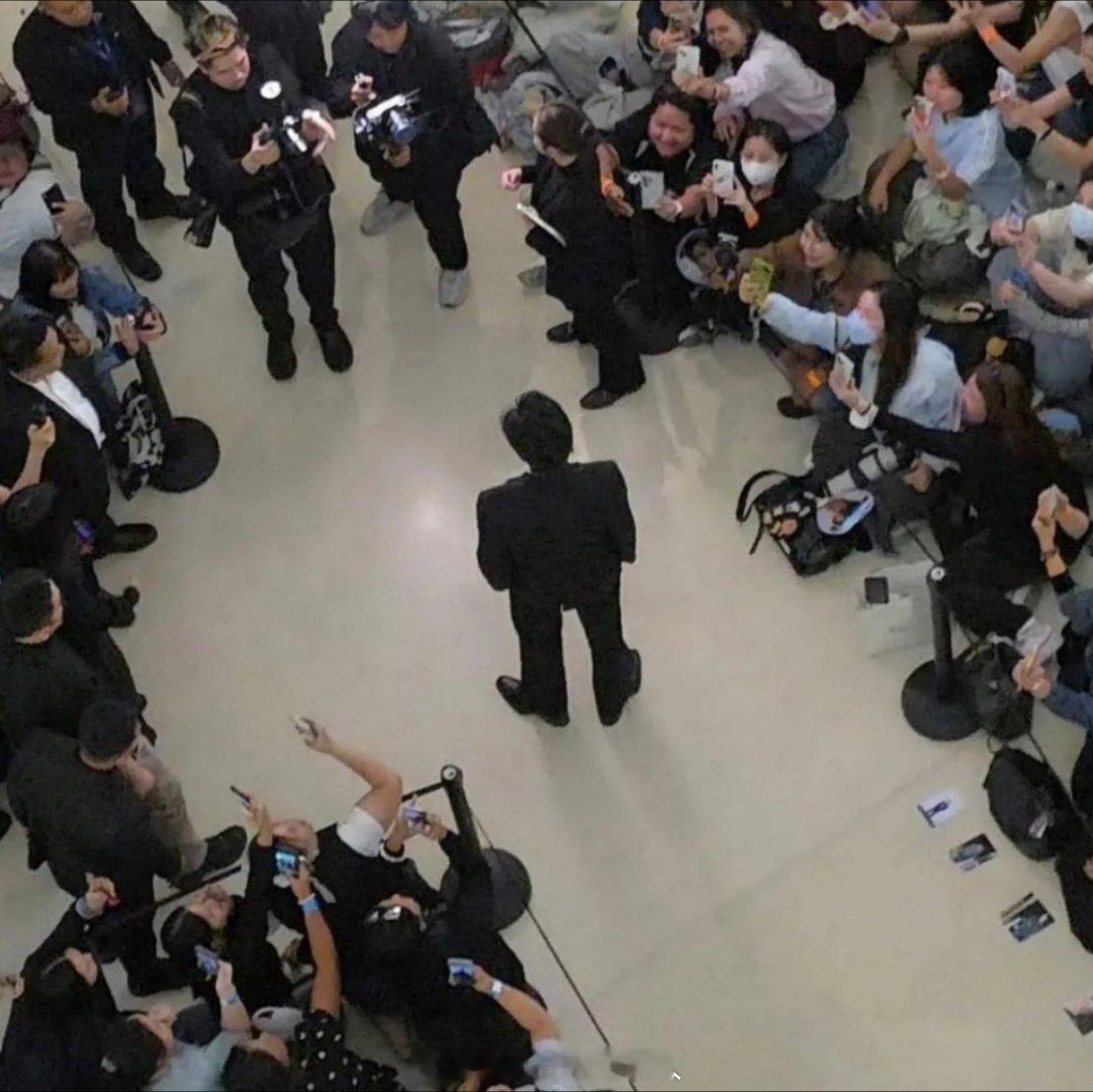 经确认我追星毫无素质 因为跪着追星我真的不愿意 