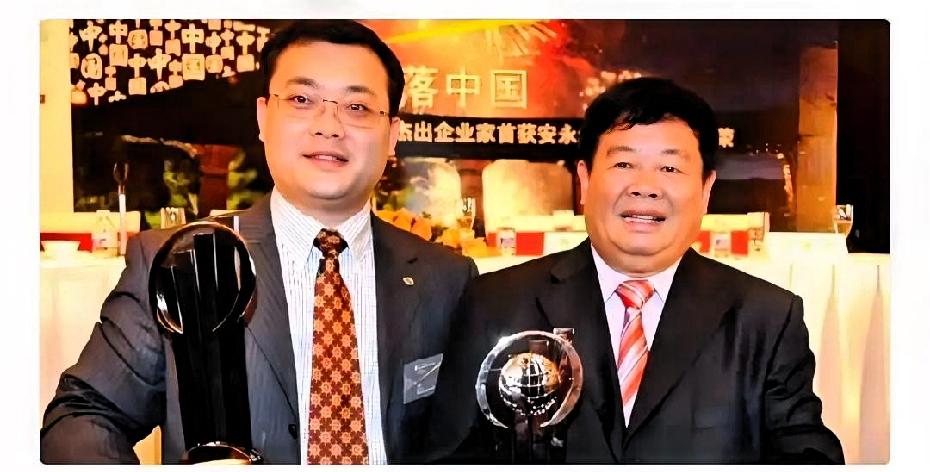 不要再传曹德旺把女婿做为接班人了，
今天他把董事长位置传给了儿子曹晖！

曹德旺