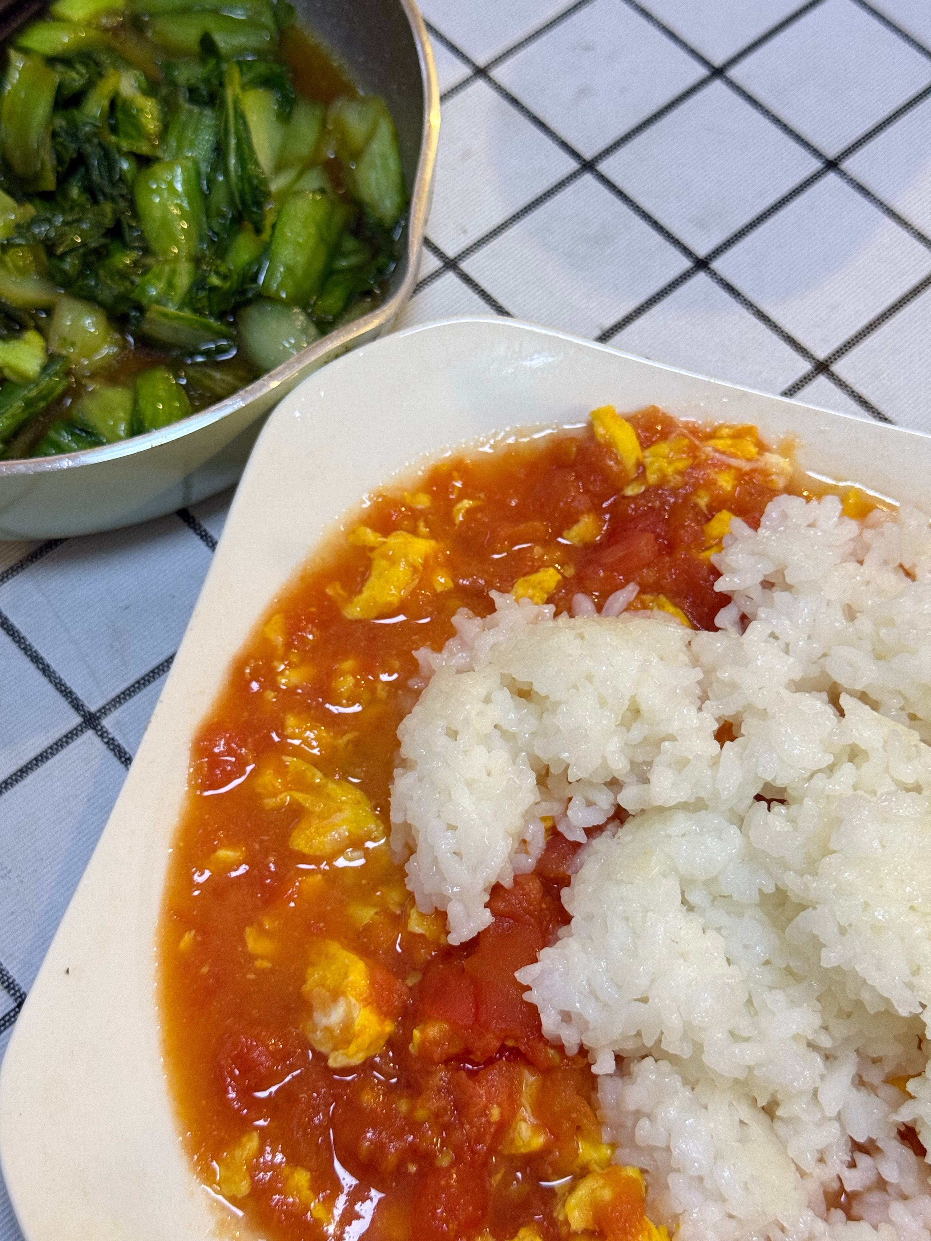 真正的独居，想干嘛就干嘛，想去哪就去哪，晚上在外边玩到很晚也没有人催回家。不过对