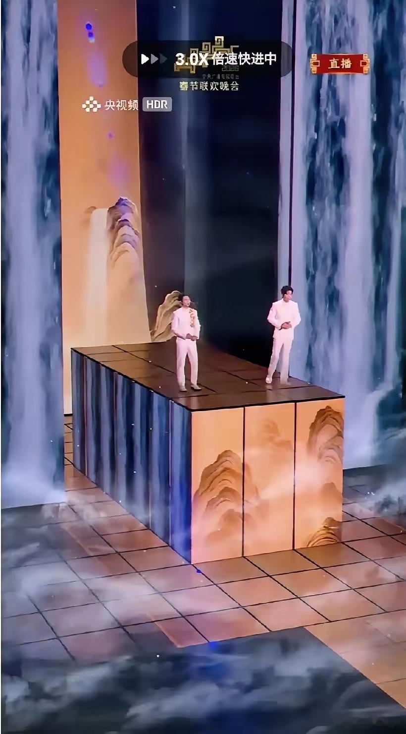 2026年这春晚，我是硬着头皮看了半截，实在忍不住换台了。现在的导演是不是觉得，