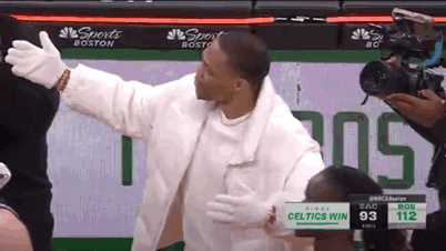 嗯？咋滴啦，少爷这么生气！
原来，在比赛结束前的垃圾时间里，布歇投进了一记三分“