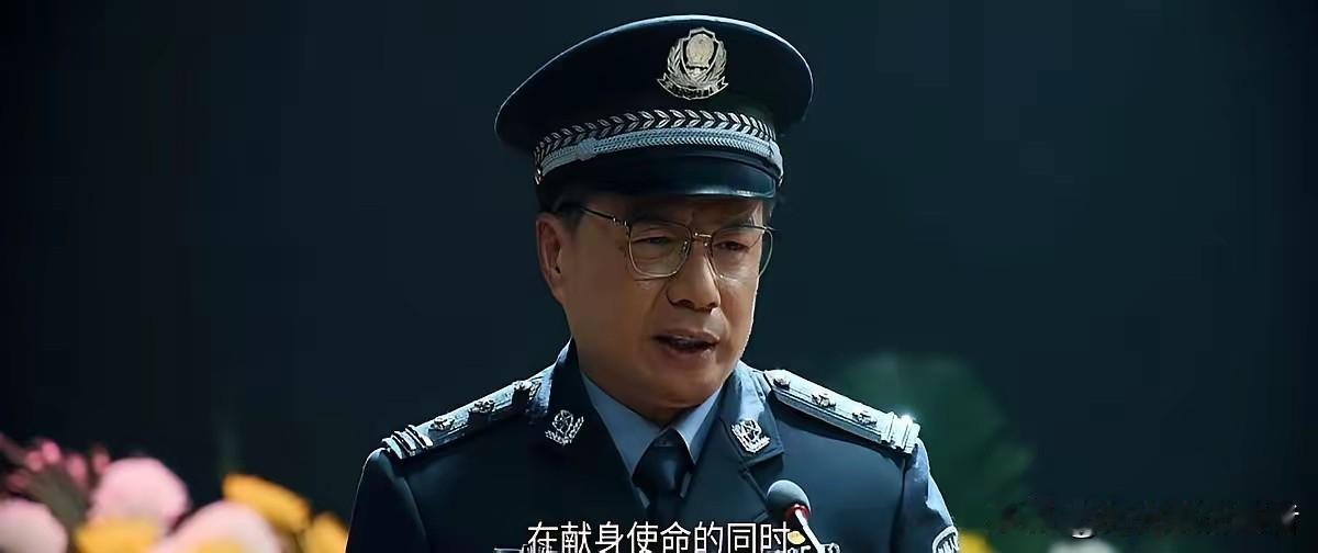 段奕宏演戏太刻意了，看起来好累，段奕宏塑造的这个老民警人物太失败了，缩脖端肩，表