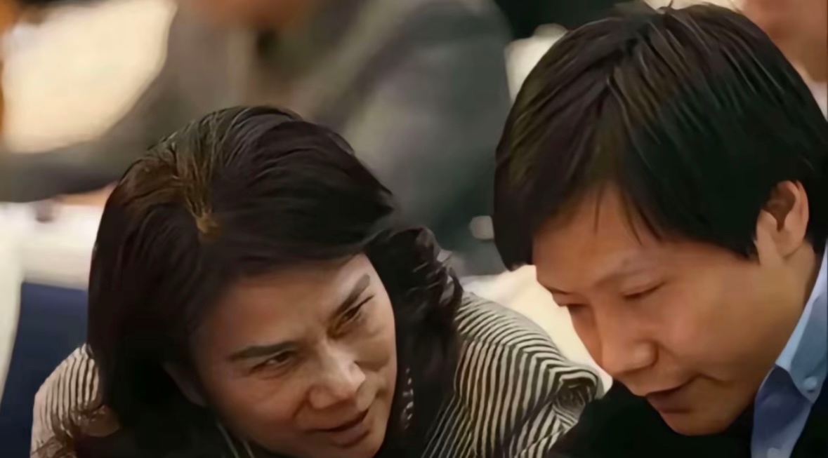 军儿，车上的空调交给姐行不行，说句话呀～ ​​​