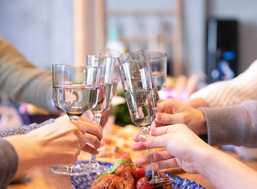 “轻社交”流行：年轻人的社交新选择背后

如今，零糖社交、搭子社交盛行，断亲现象