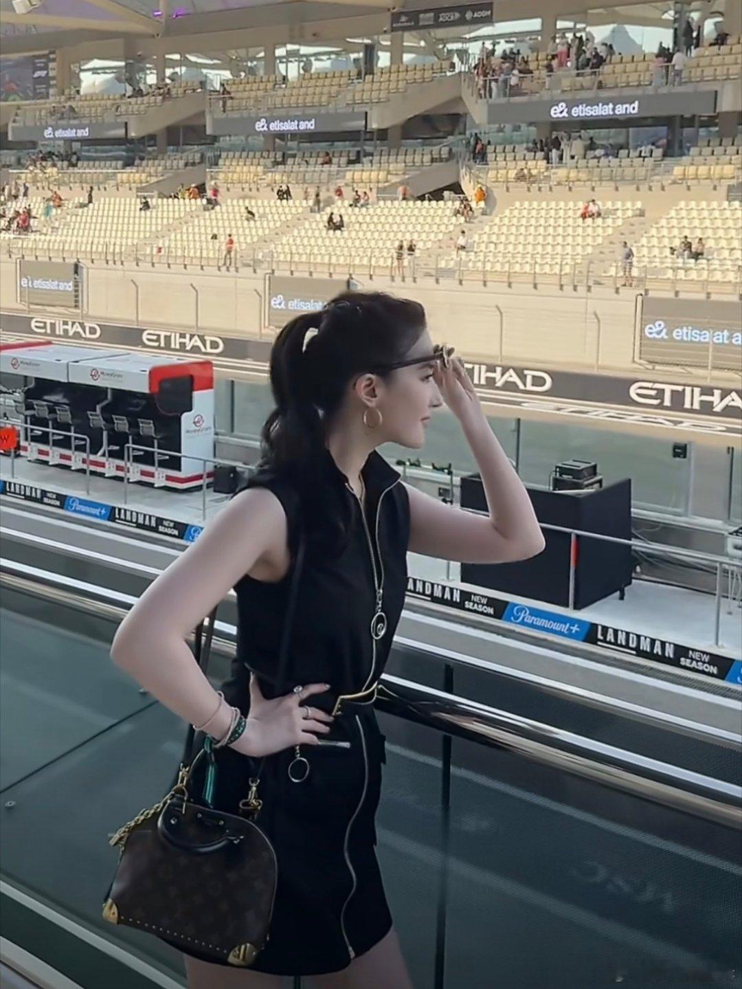 刘亦菲美成啥了。。盘条亮顺的大美女随便拍都没有一张不好看的