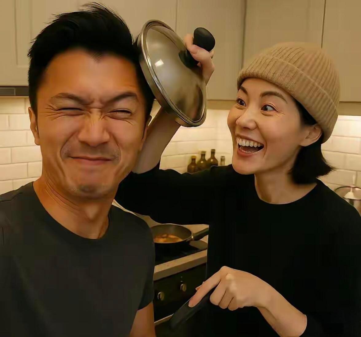 谢霆锋 叫王菲才理人这么多年了我们锋菲恋真的是稳稳的很幸福，谢霆锋听到王菲名字笑