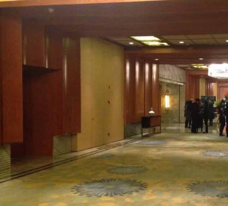 “我花这么多钱，你们就这服务态度”，2026年，大年初一，女子为了孝敬母亲，带她