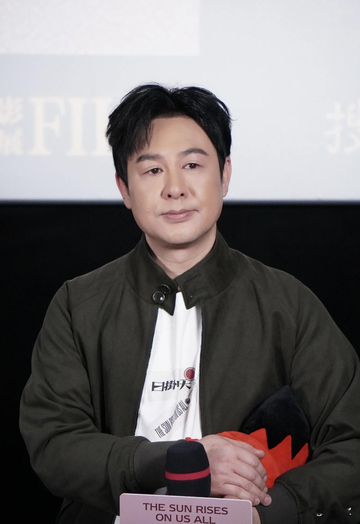 终于知道为什么那么多人喜欢张颂文了！
不是因为他的名气，
也不是因为他演技好，而